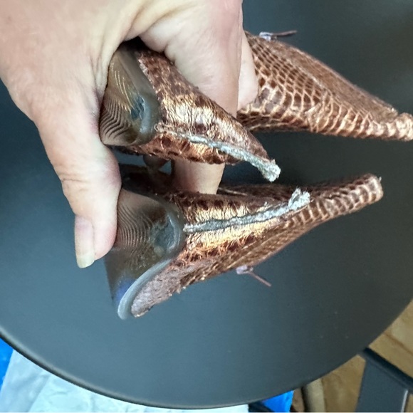 Vero Cuoio Funky pointy toed ankle boots. - Picture 6 of 6